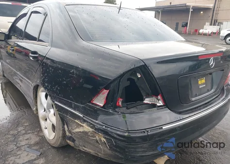 2006 Mercedes-Benz C 230 Sport из США, поврежденный, VIN WDBRF52H16A873442